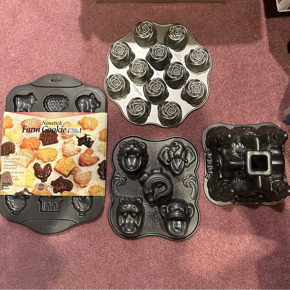 Nordic Ware & Norpro set of 4 cake pans- Hungry Animals, farm, roses new or EUC